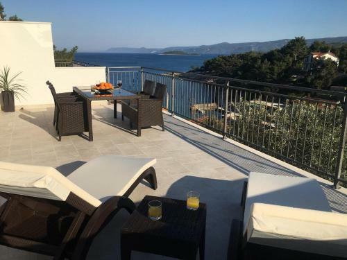 Seaside Apartments With A Swimming Pool Mudri Dolac, Hvar - 4050