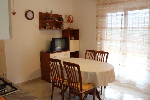 Apartments With A Parking Space Basina, Hvar - 12420