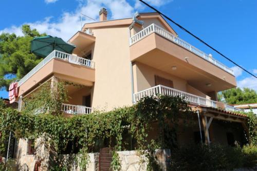 Apartments With A Parking Space Basina, Hvar - 12420