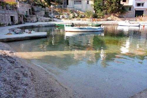 Apartments With A Parking Space Basina, Hvar - 12420