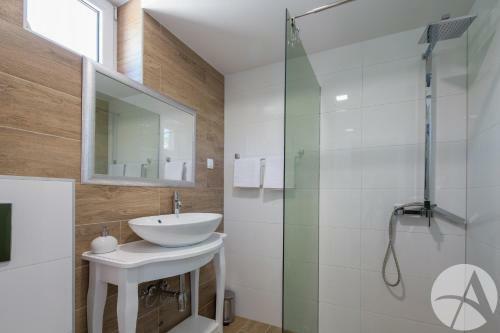 Villa Nautica With Private Pool