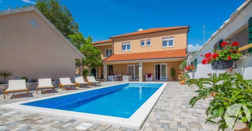 Villa Nautica With Private Pool