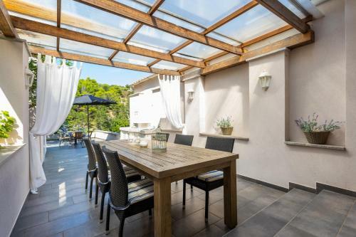 Seafront Apartment With Amazing Seaview