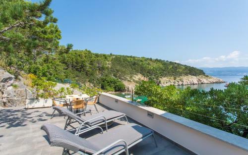 Seafront Apartment With Amazing Seaview