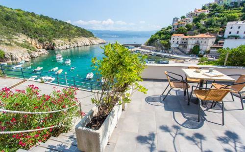 Seafront Apartment With Amazing Seaview