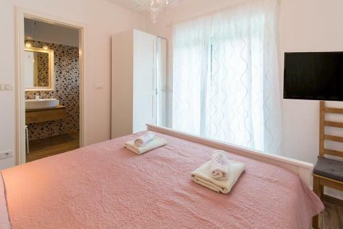 Luxury Villa With A Swimming Pool Vrbnik, Krk - 17429