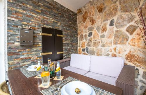 Apartamentos Stone House Knez