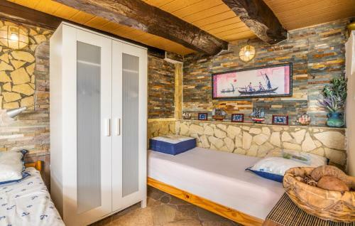 Apartamentos Stone House Knez
