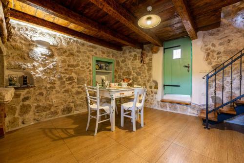 Parona Holiday Home
