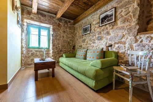 Parona Holiday Home