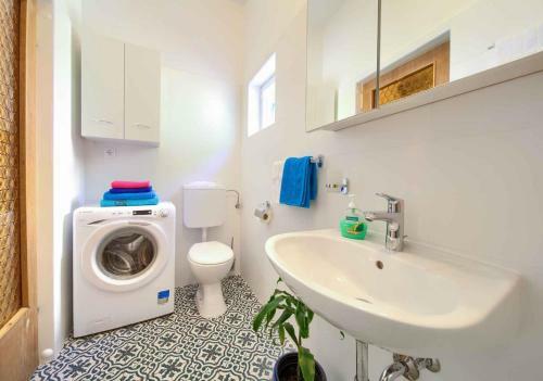 Apartment In Vrbnik/insel Krk 35995