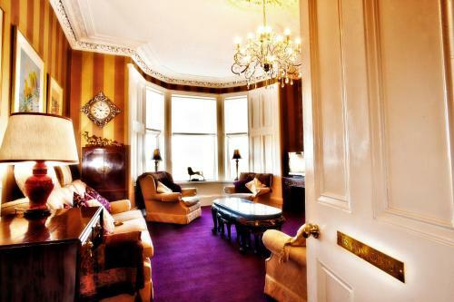 Hostal Golf View B&B