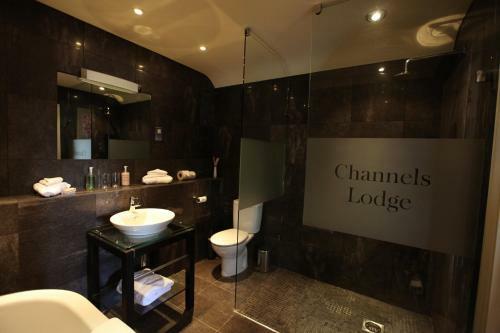 Hostal Channels Lodge