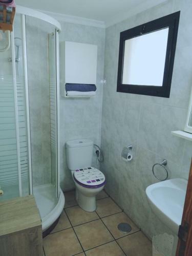Relaxing, Bright, 1 Bed Apartment With Sea Views