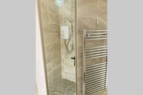 Luxurious 2-bed Town Centre Apartment
