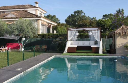 Luxurious Villa. Pr�vate Pool, Padel Court. Subway