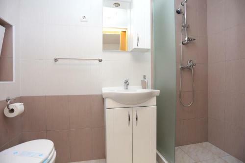 Hostal Rooms With A Parking Space Vrhovine, Plitvice - 17544