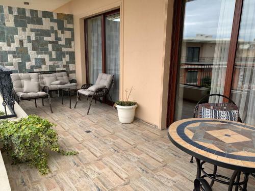 2 Bedroom Apartment In Oasis
