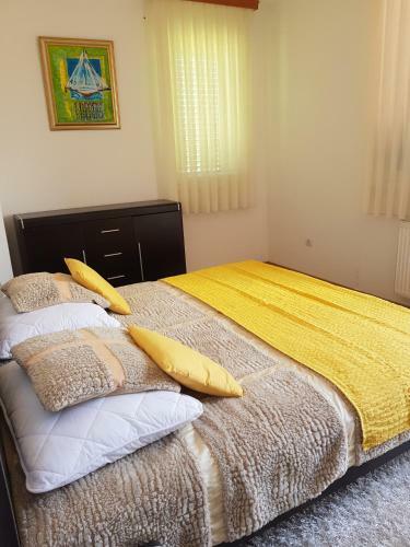 Motel Rooms Leda