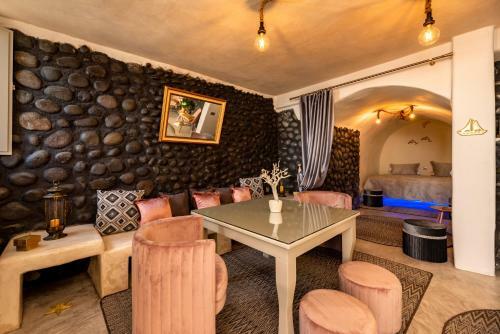 Apartamento Black Bay Caves Suites