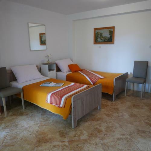 Apartments Cvitini Dvori Garjak