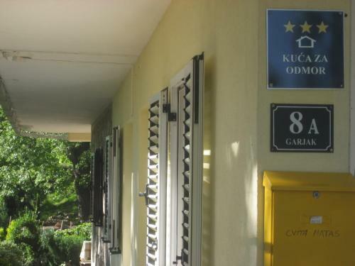 Apartments Cvitini Dvori Garjak