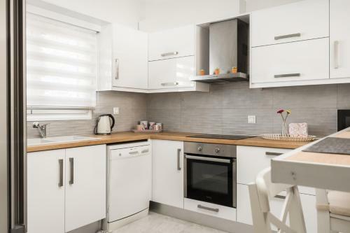 Angelo's Spacious Apartment Near Corfu Town