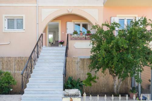 Angelo's Spacious Apartment Near Corfu Town