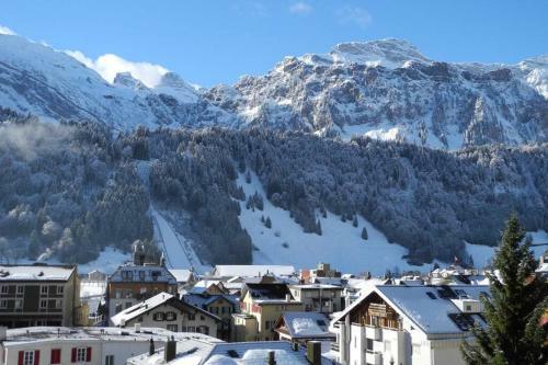 Apartamento Gem�tliche Dachwohnung Im Chalet Mit Bergblick