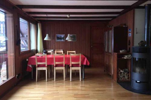 Apartamento Gem�tliche Dachwohnung Im Chalet Mit Bergblick