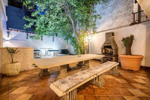 Apartamentos Heritage Residence In Center With Pool