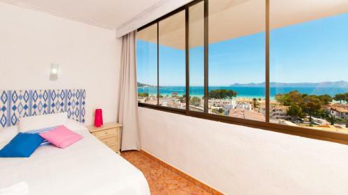 Apartment The Shell Ii, Beach Views And Pool
