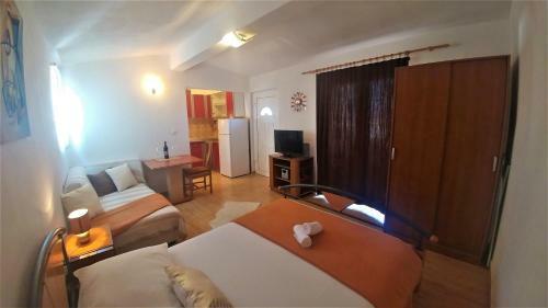 Apartments & Rooms Milena