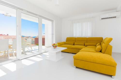 Hostal Apartment Royal II