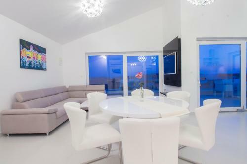Hostal Apartment Royal II