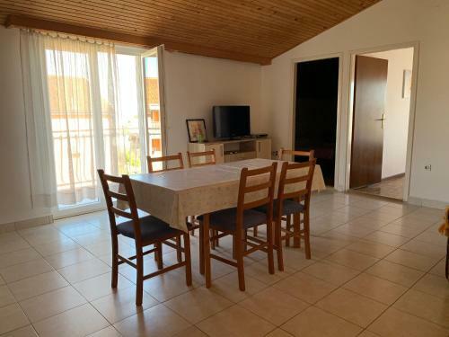 Roca Apartments
