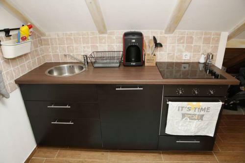 Apartment With Terrace In The Center Od Vodice