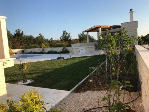 Villa Bachelor