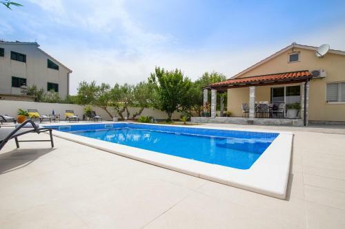 Villa House Divna