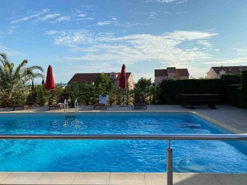 Apartamento Sea La Vie Holiday Home With Pool