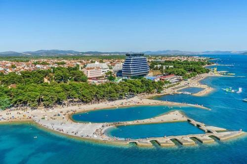 Apartamento Sea La Vie Holiday Home With Pool