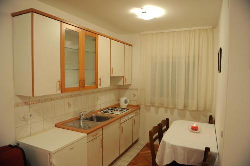 Apartments Dugonji?