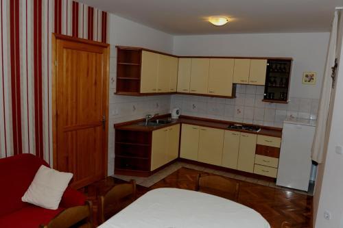 Apartments Dugonji?