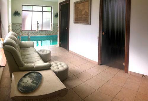 Hostal Guests House With Amazing Pool And Sauna