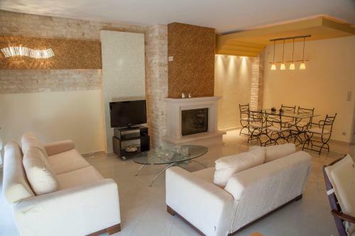Luxurious West Side Maisonette In Alexandroupolis
