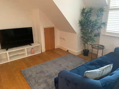 Addlestone - Large Stunning 2 Bed Room Apartment