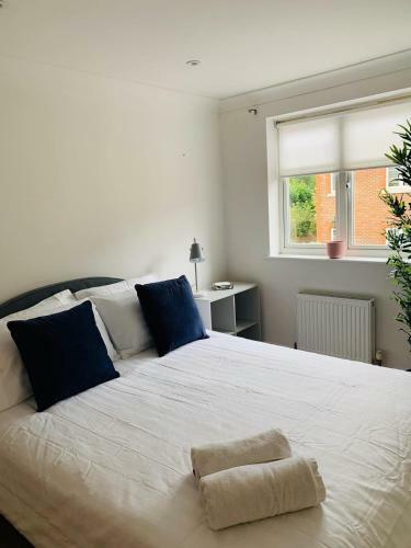 Addlestone - Large Stunning 2 Bed Room Apartment