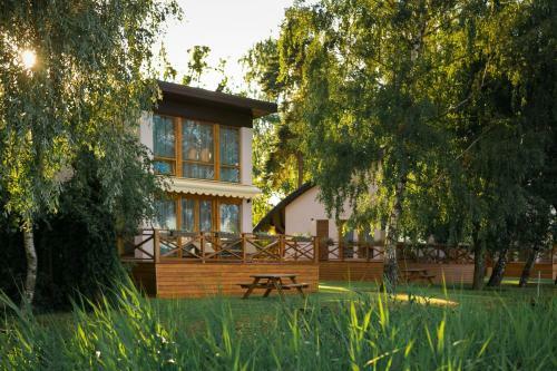 Lake House Resto