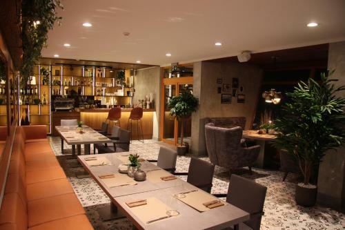 Lake House Resto