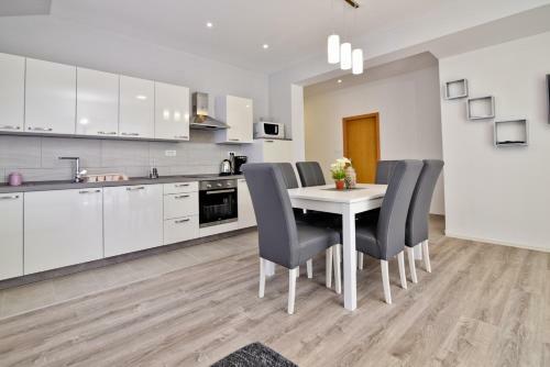 Apartments Mica
